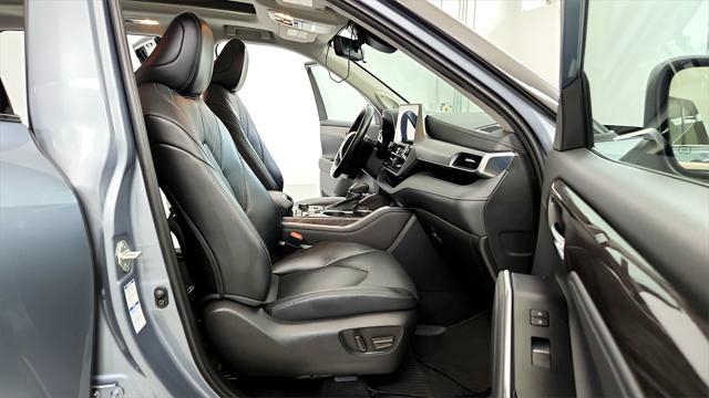 Photo of 2022 Moon Dust Toyota Highlander