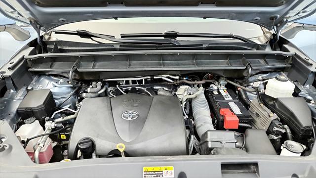 Photo of 2022 Moon Dust Toyota Highlander