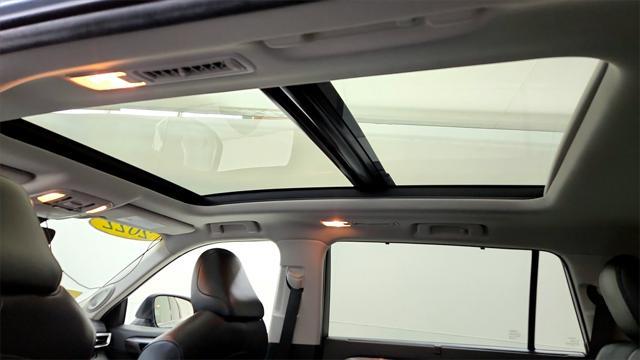Photo of 2022 Moon Dust Toyota Highlander