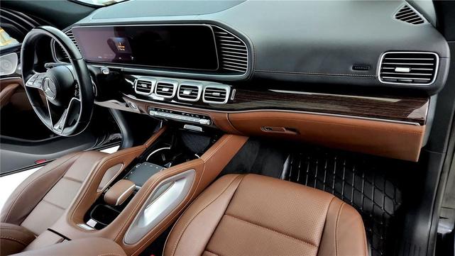 Photo of 2024 Black Mercedes-Benz GLE 350