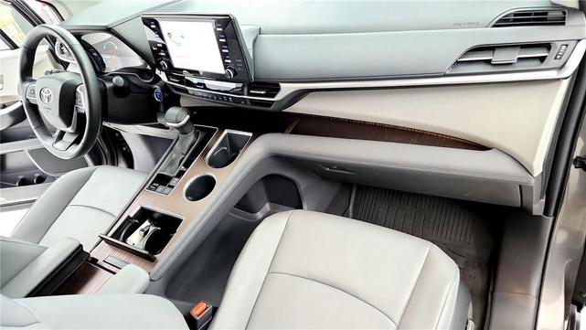 Photo of 2024 Predawn Gray Mica Toyota Sienna
