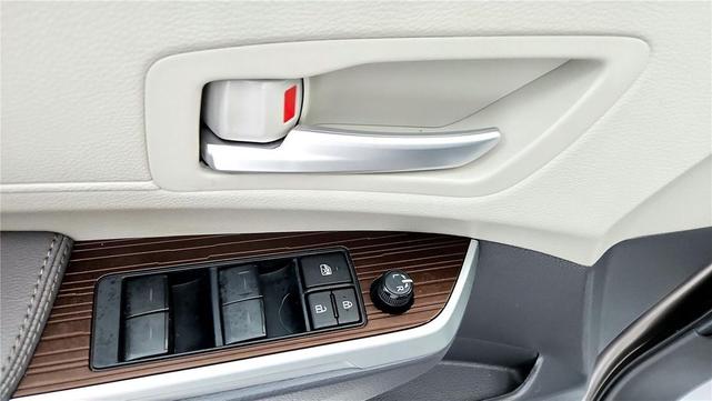 Photo of 2024 Predawn Gray Mica Toyota Sienna