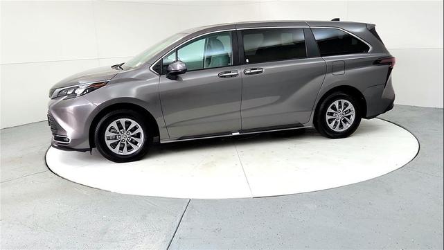 Photo of 2024 Predawn Gray Mica Toyota Sienna