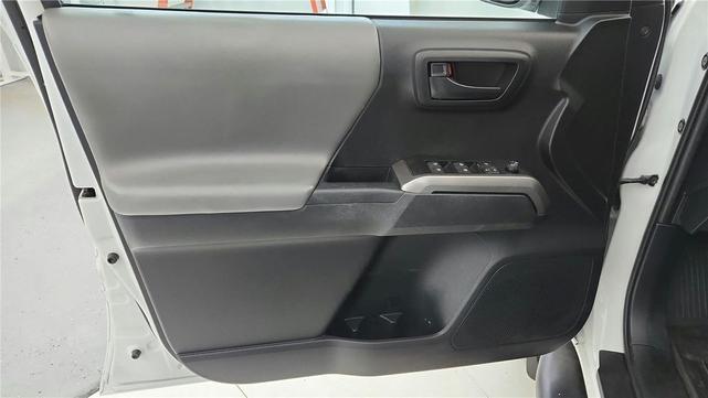 Photo of 2021 Super White Toyota Tacoma