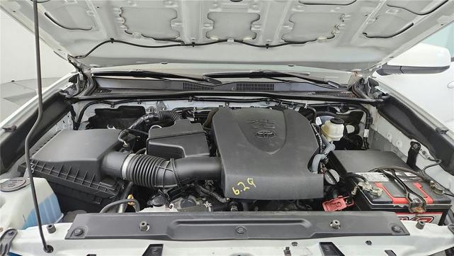 Photo of 2021 Super White Toyota Tacoma