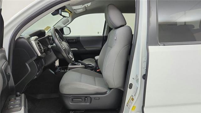 Photo of 2021 Super White Toyota Tacoma