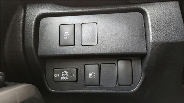 Photo of 2021 Super White Toyota Tacoma