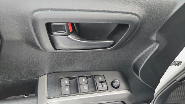Photo of 2021 Super White Toyota Tacoma