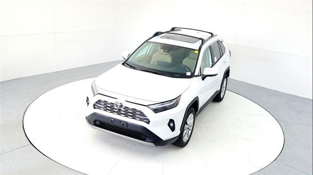 Photo of 2025 Wind Chill Pearl Toyota RAV4
