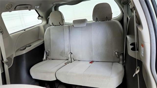 Photo of 2015 Creme Brulee Mica Toyota Sienna