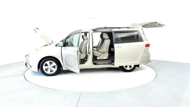 Photo of 2015 Creme Brulee Mica Toyota Sienna