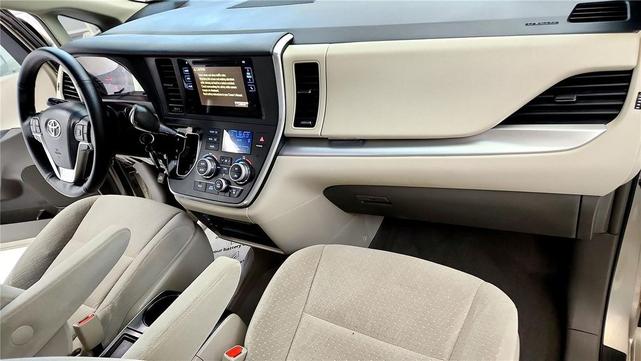 Photo of 2015 Creme Brulee Mica Toyota Sienna