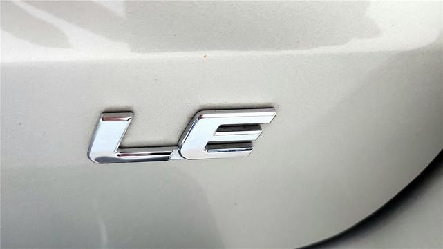 Photo of 2015 Creme Brulee Mica Toyota Sienna