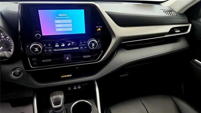 Photo of 2023 Midnight Black Metallic Toyota Highlander