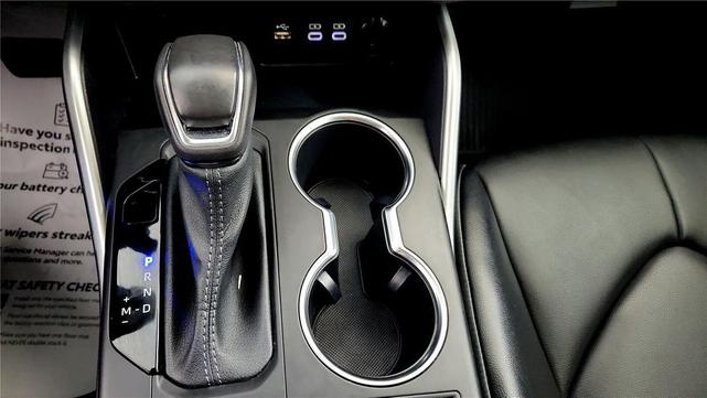 Photo of 2023 Midnight Black Metallic Toyota Highlander