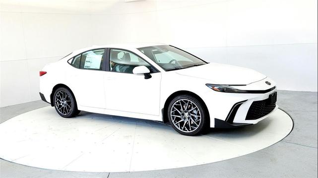 Photo of 2025 Ice Cap Toyota Camry