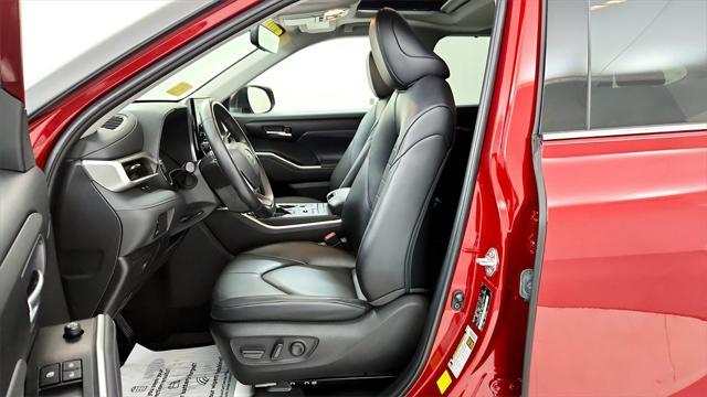 Photo of 2022 Ruby Flare Pearl Toyota Highlander