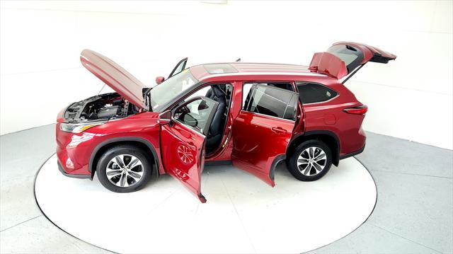 Photo of 2022 Ruby Flare Pearl Toyota Highlander