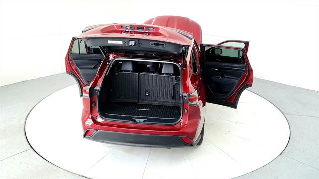 Photo of 2022 Ruby Flare Pearl Toyota Highlander