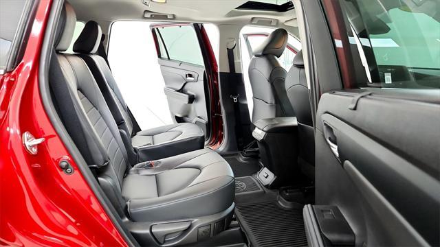 Photo of 2022 Ruby Flare Pearl Toyota Highlander