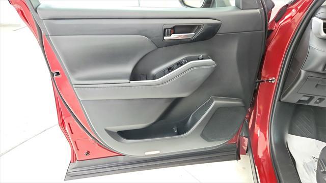 Photo of 2022 Ruby Flare Pearl Toyota Highlander