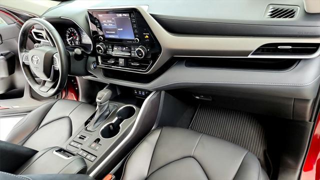 Photo of 2022 Ruby Flare Pearl Toyota Highlander