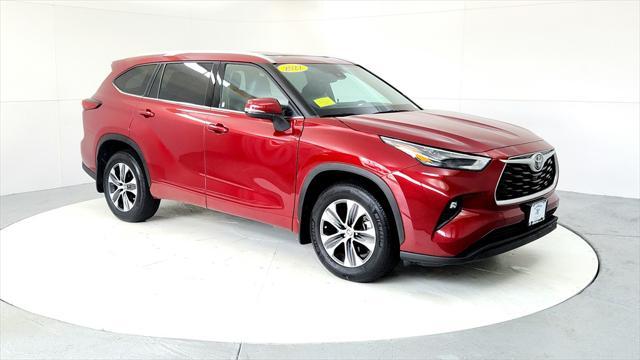Photo of 2022 Ruby Flare Pearl Toyota Highlander