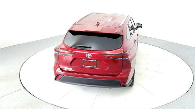 Photo of 2022 Ruby Flare Pearl Toyota Highlander