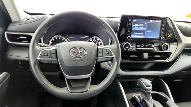 Photo of 2022 Ruby Flare Pearl Toyota Highlander
