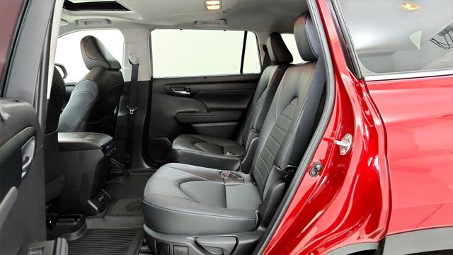 Photo of 2022 Ruby Flare Pearl Toyota Highlander