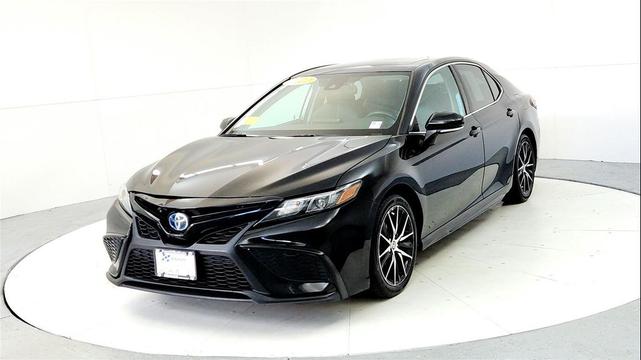 Photo of 2022 Midnight Black Metallic Toyota Camry