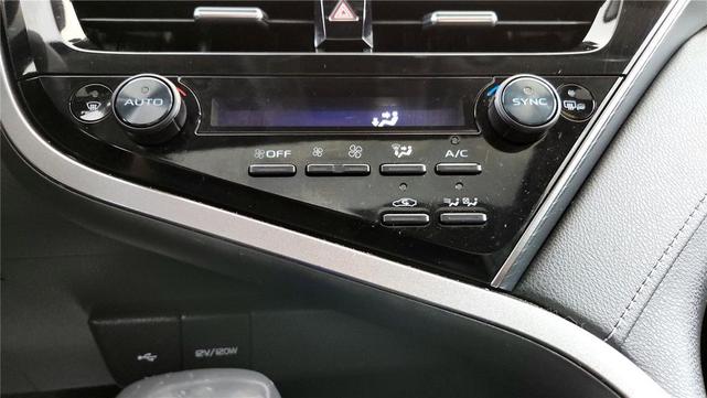 Photo of 2022 Midnight Black Metallic Toyota Camry