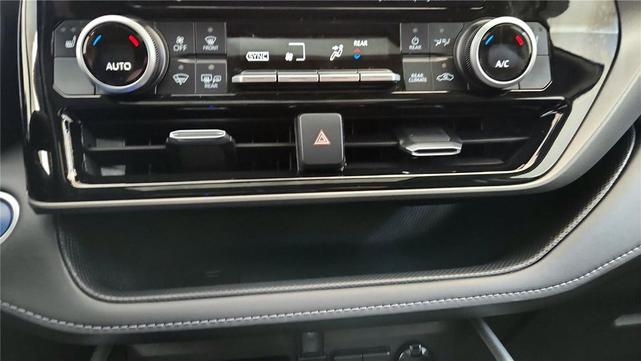 Photo of 2020 Magnetic Gray Metallic Toyota Highlander Hybrid