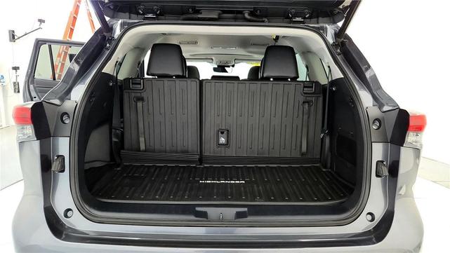 Photo of 2020 Magnetic Gray Metallic Toyota Highlander Hybrid