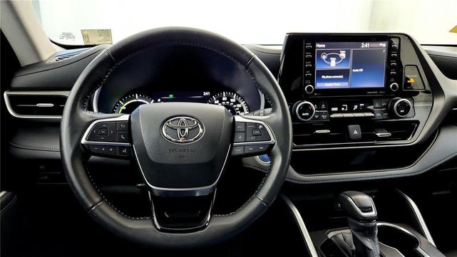 Photo of 2020 Magnetic Gray Metallic Toyota Highlander Hybrid