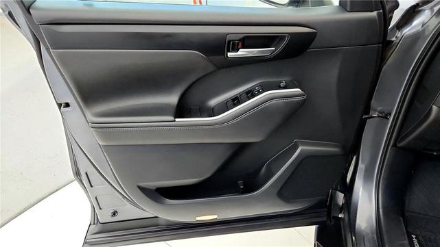 Photo of 2020 Magnetic Gray Metallic Toyota Highlander Hybrid