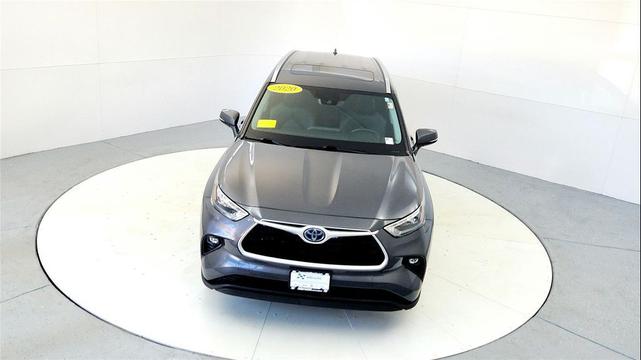 Photo of 2020 Magnetic Gray Metallic Toyota Highlander Hybrid
