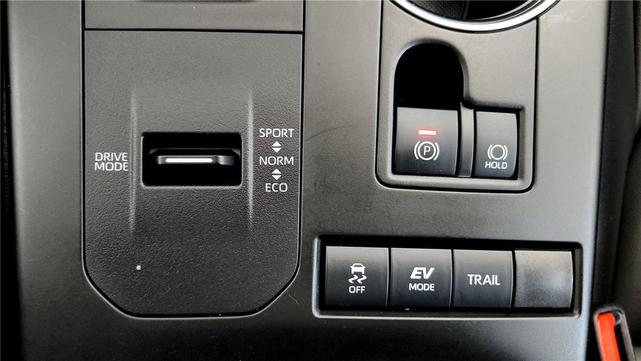 Photo of 2020 Magnetic Gray Metallic Toyota Highlander Hybrid