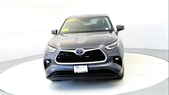 Photo of 2020 Magnetic Gray Metallic Toyota Highlander Hybrid