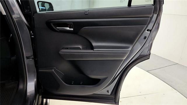 Photo of 2020 Magnetic Gray Metallic Toyota Highlander Hybrid