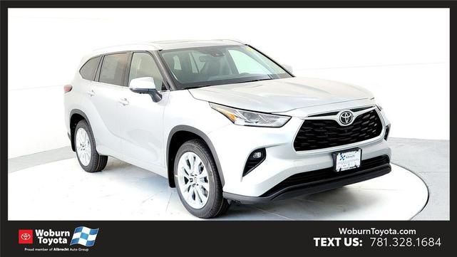 Photo of 2025 Celestial Silver Metallic Toyota Highlander Hybrid