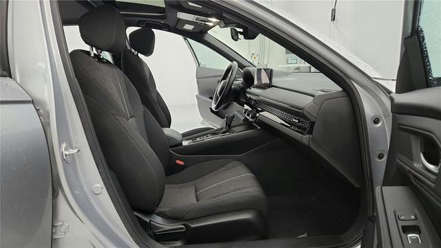 Photo of 2023 Lunar Silver Metallic Honda Accord Hybrid
