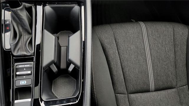 Photo of 2023 Lunar Silver Metallic Honda Accord Hybrid