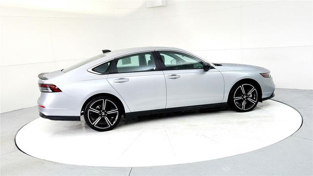 Photo of 2023 Lunar Silver Metallic Honda Accord Hybrid