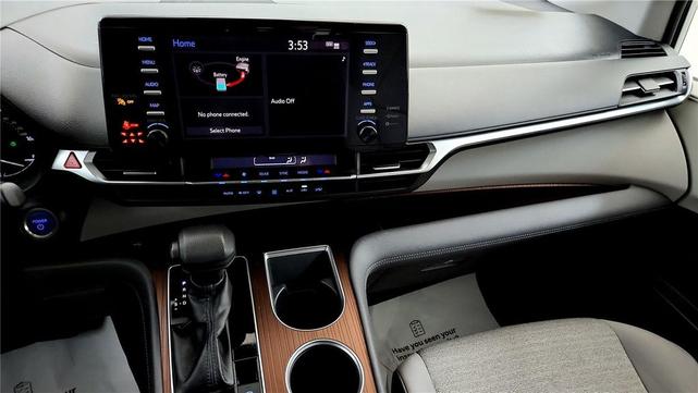 Photo of 2022 Celestial Silver Metallic Toyota Sienna
