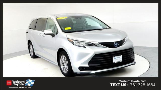 Photo of 2022 Celestial Silver Metallic Toyota Sienna