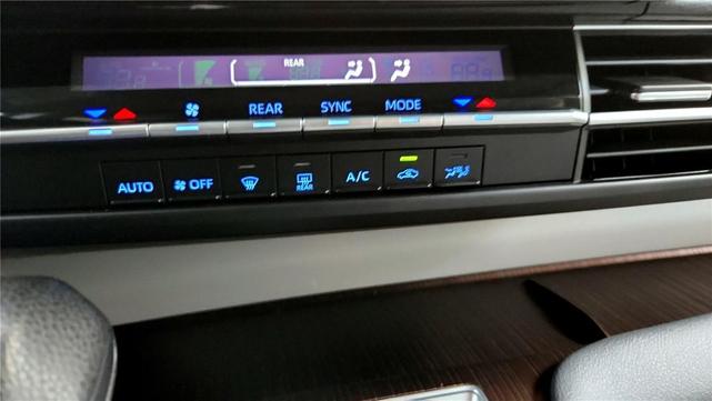 Photo of 2022 Celestial Silver Metallic Toyota Sienna