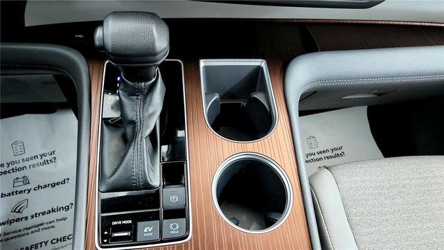 Photo of 2022 Celestial Silver Metallic Toyota Sienna