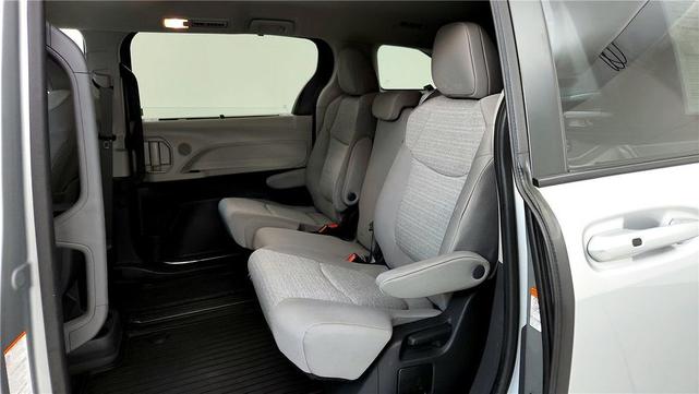 Photo of 2022 Celestial Silver Metallic Toyota Sienna
