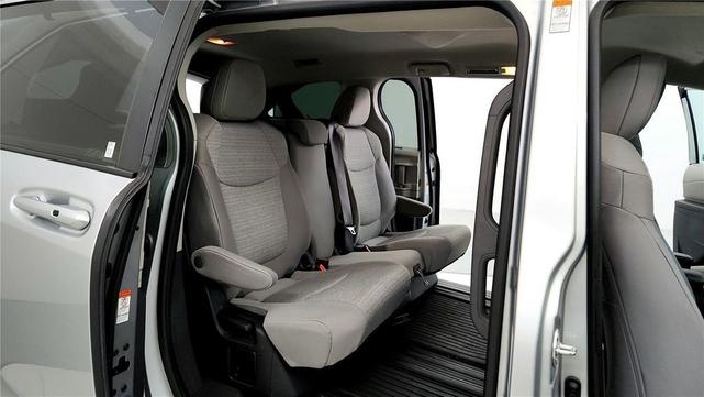 Photo of 2022 Celestial Silver Metallic Toyota Sienna